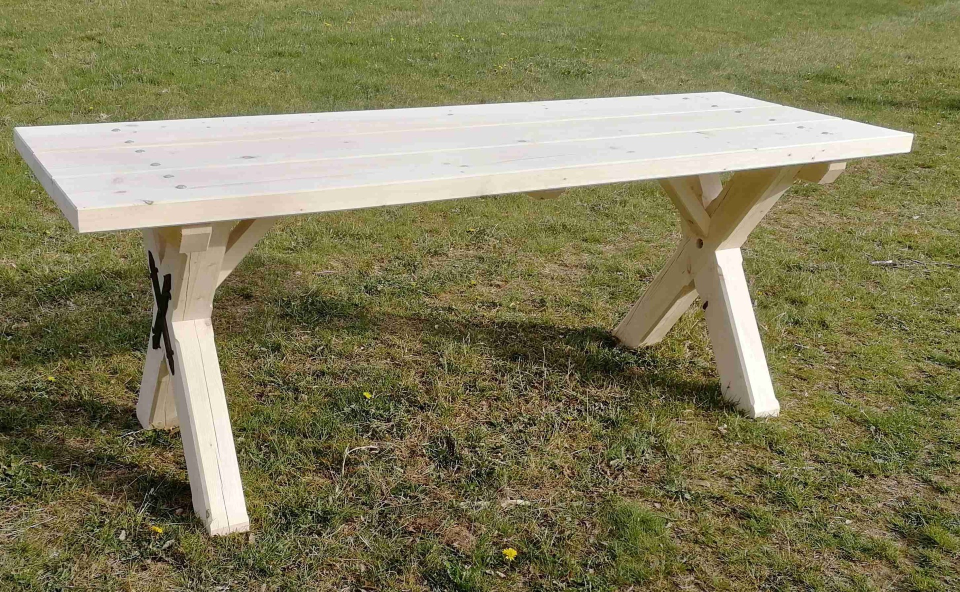 Stůl se zavětrováním